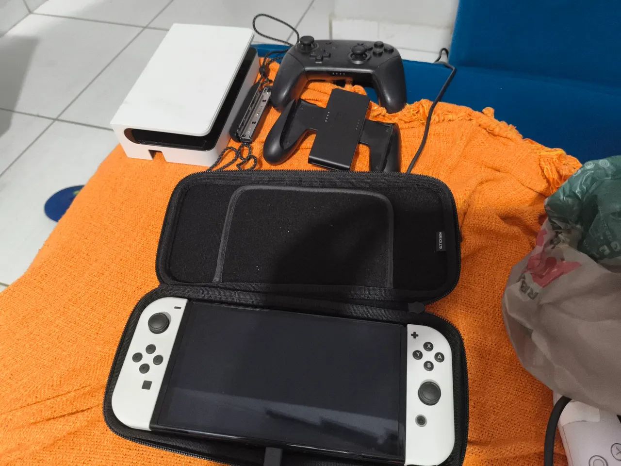 Nintendo Switch OLED Branco 64GB + Pro Controller Original + Case - Foto 2