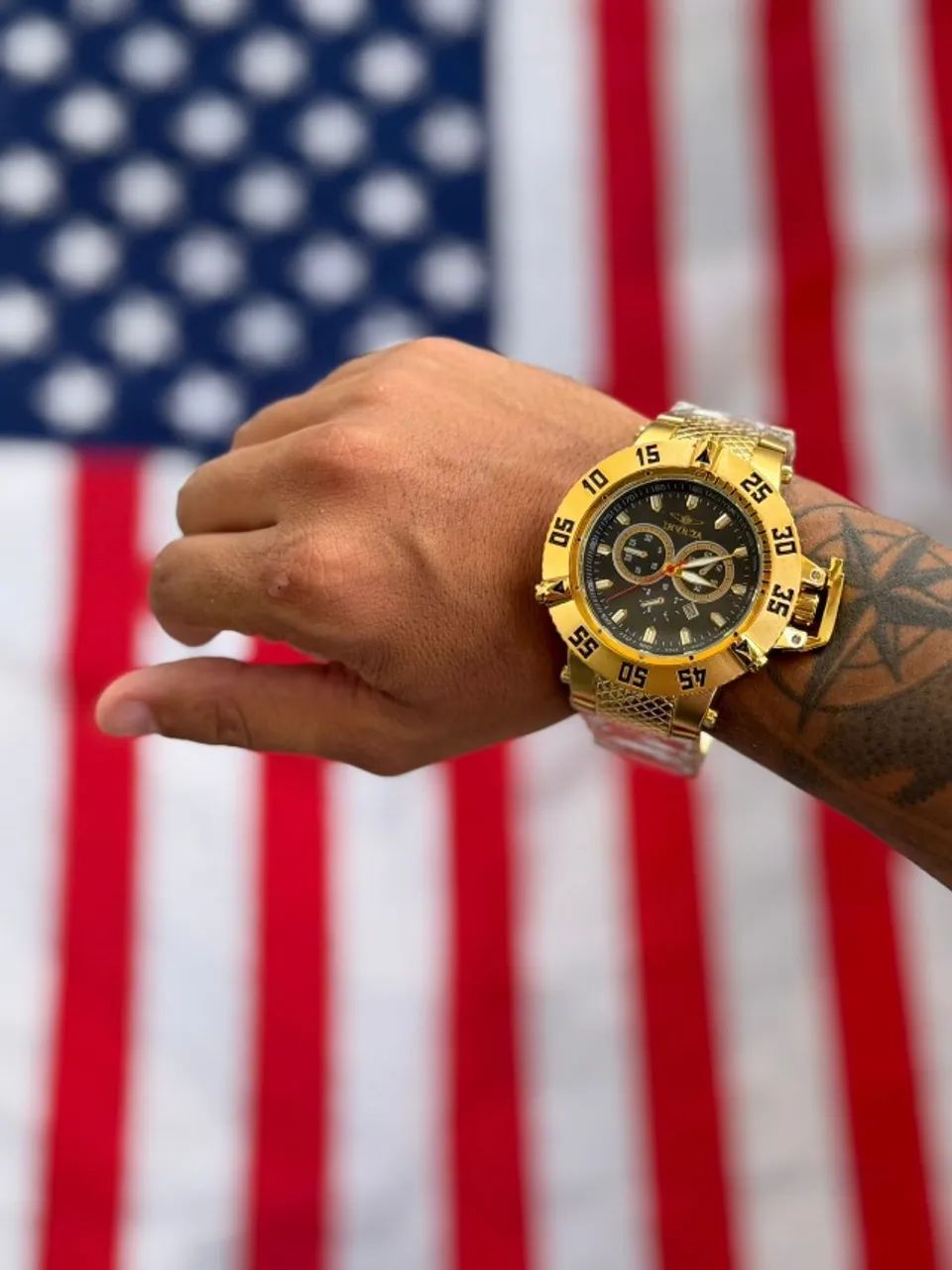 Invicta Dourado com Preto