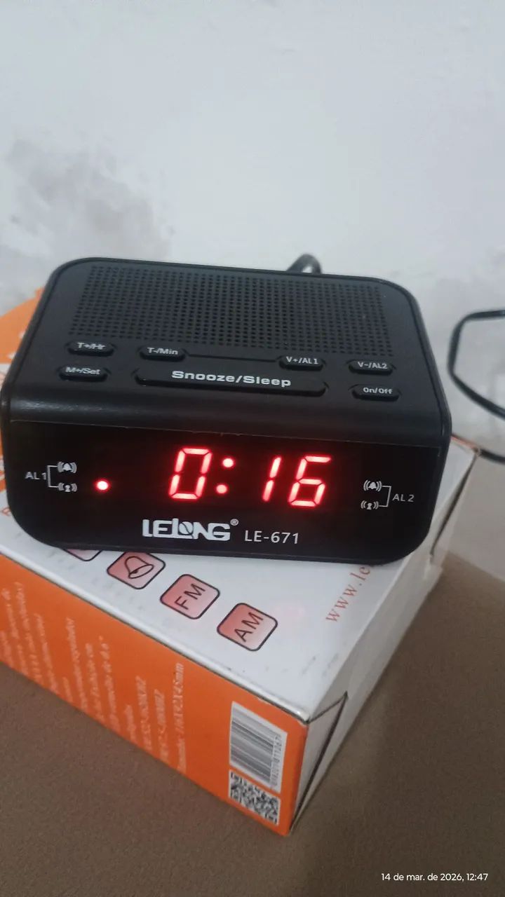 Rádio relógio semi novo  - Foto 2