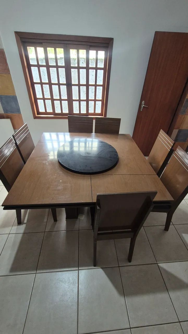 Vendo mesa quadrada com 8 cadeiras. Excelente estaco - Foto 3
