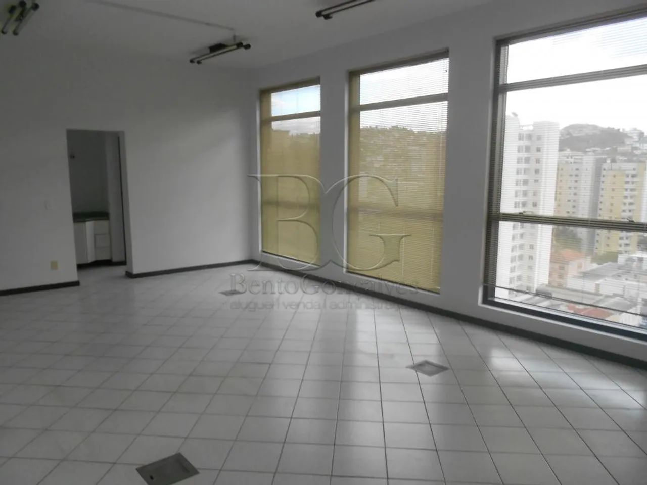Excelente sala comercial no coração de Poços de Caldas, no Edifício Manhattan. - Foto 3