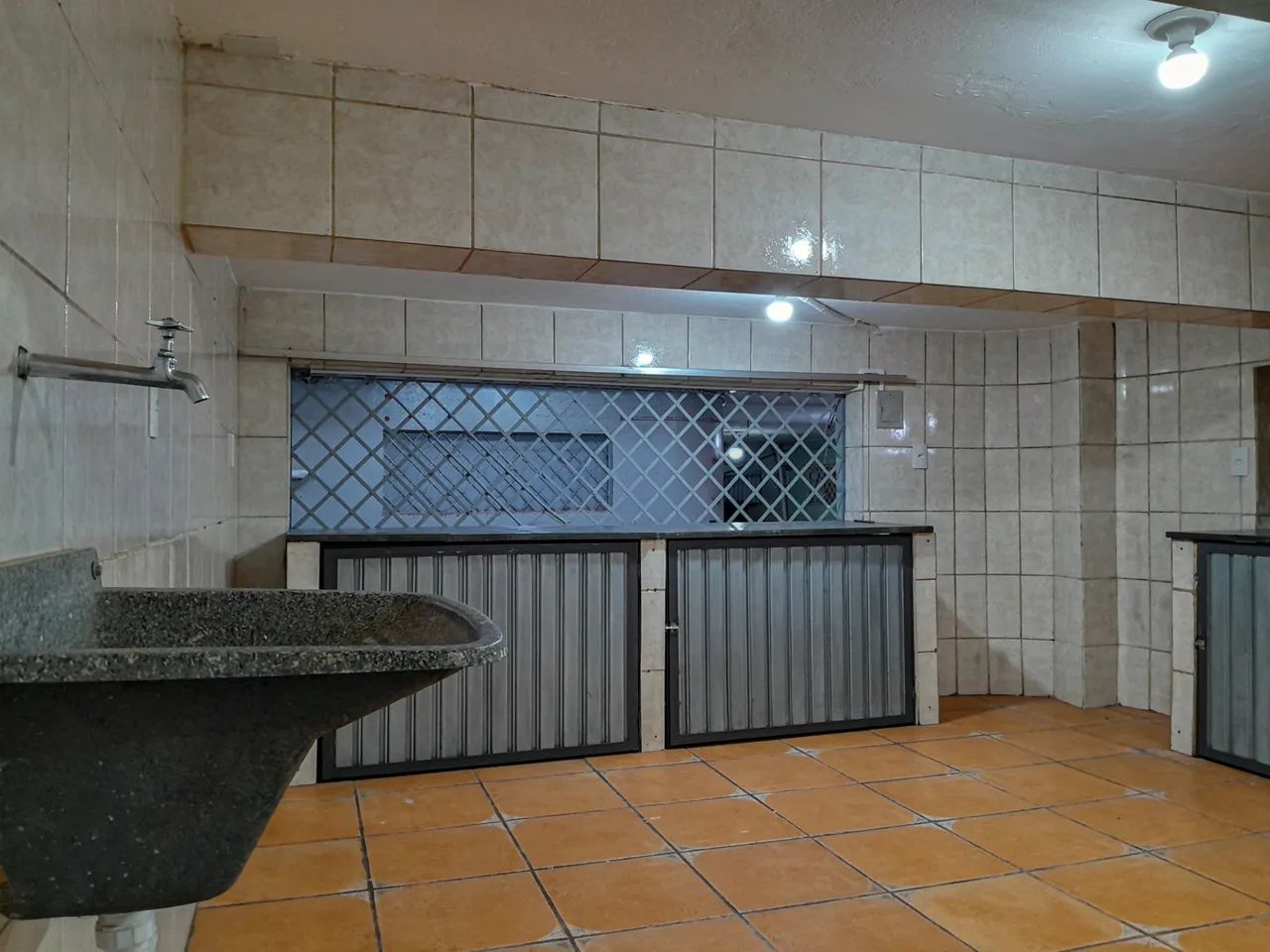 Loja de esquina, no centro da cidade e reformada para locação - Foto 4