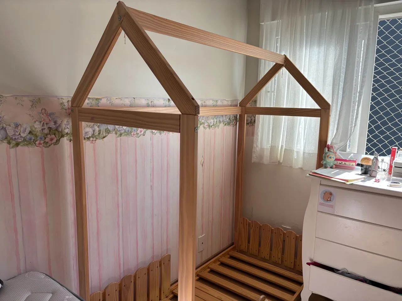 Cama infantil casinha madeira maciça - Foto 4
