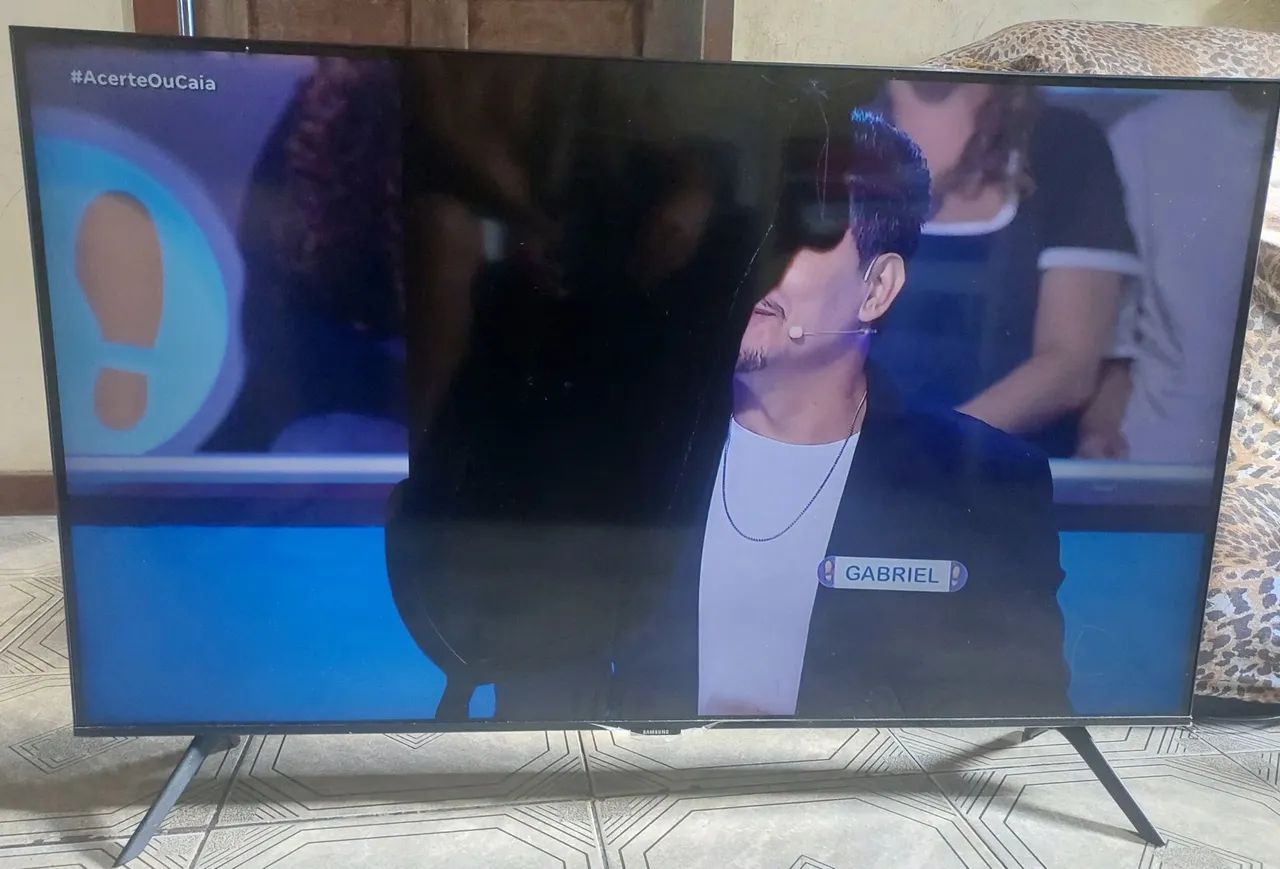 TV Samsung 43 polegadas mod. CU7700, tela cristal líquido vazado/ quebrada  - Foto 3