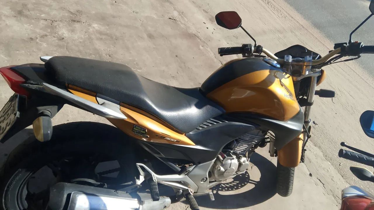 CB 300 atrasada compensa emplaca vendo é troco  - Foto 2