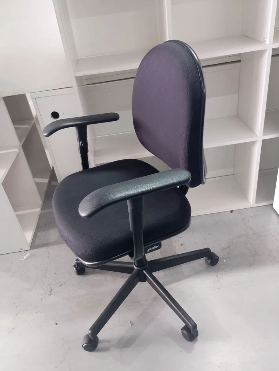 Cadeira de Escritório Giroflex Polytrop  - Foto 4