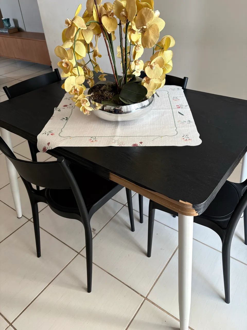 Vendo jogo de mesa com 4 cadeiras  - Foto 5