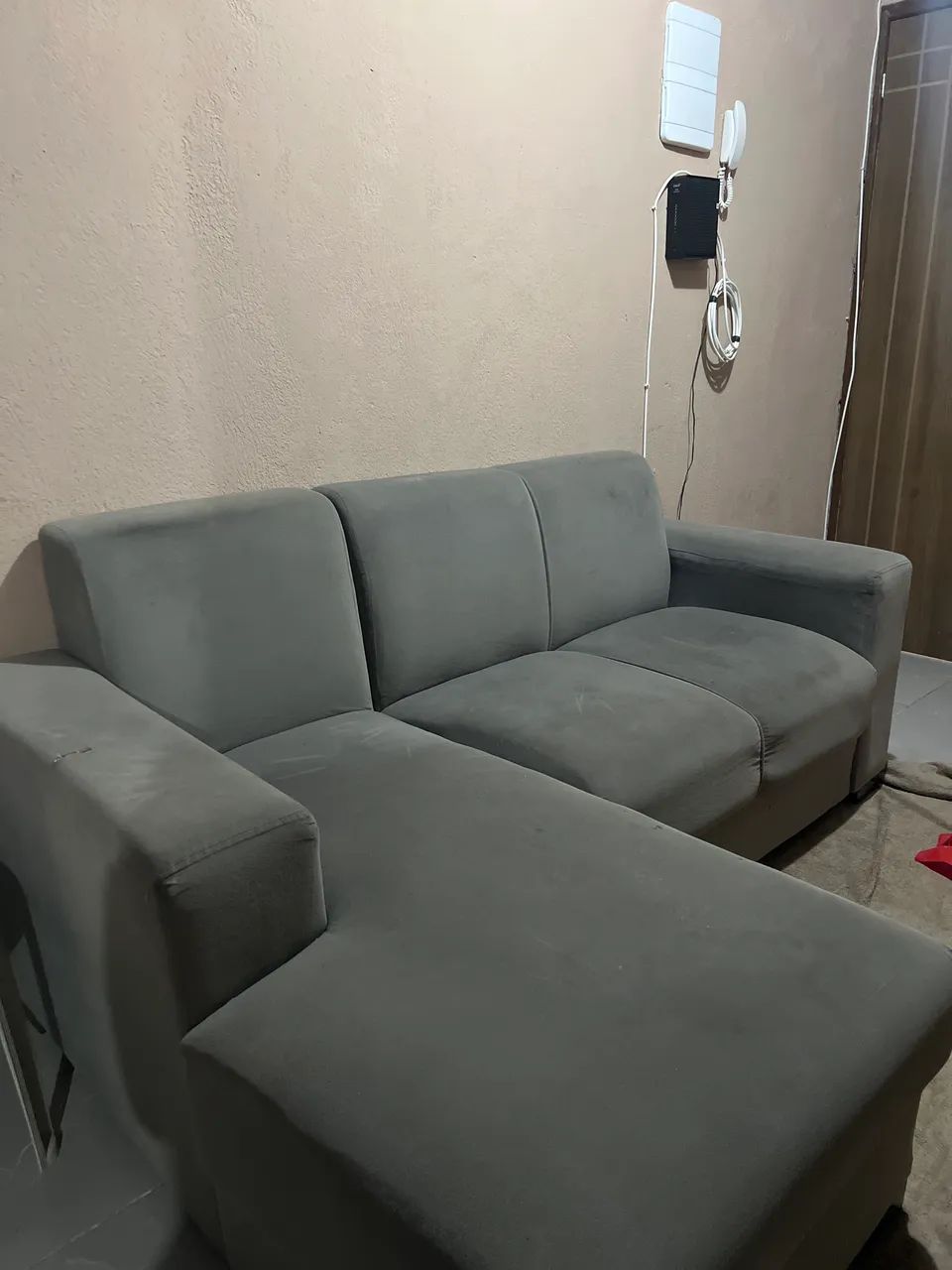 sofá cinza semi novo 