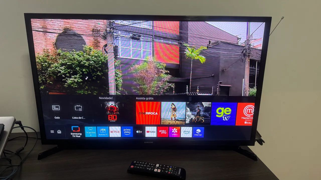 Smart TV Samsung 32" Impecável - Completa com Controle e Pés Originais - Foto 2