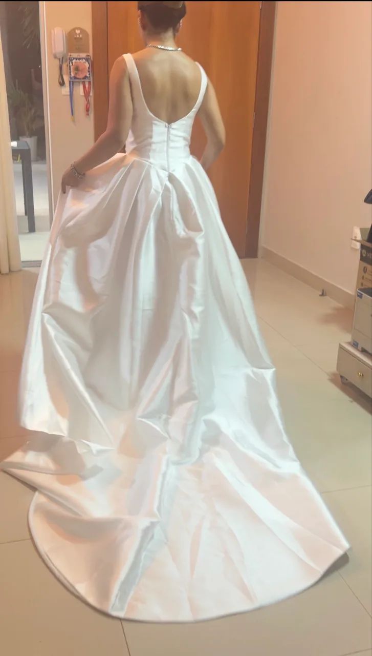 VENDO VESTIDO DE NOIVA NUNCA USADO 1