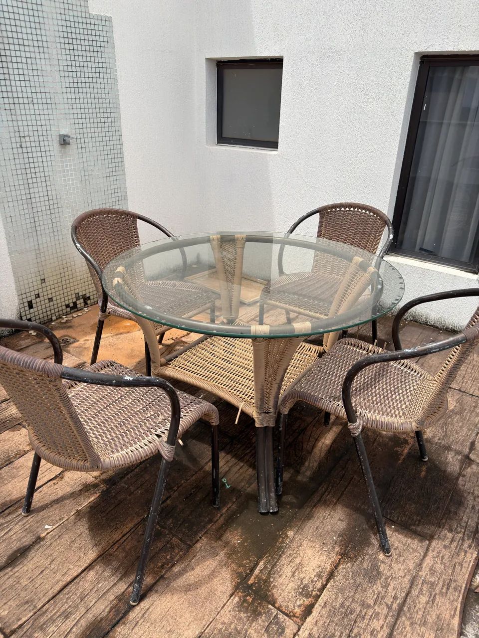 Mesa com 4 cadeiras 