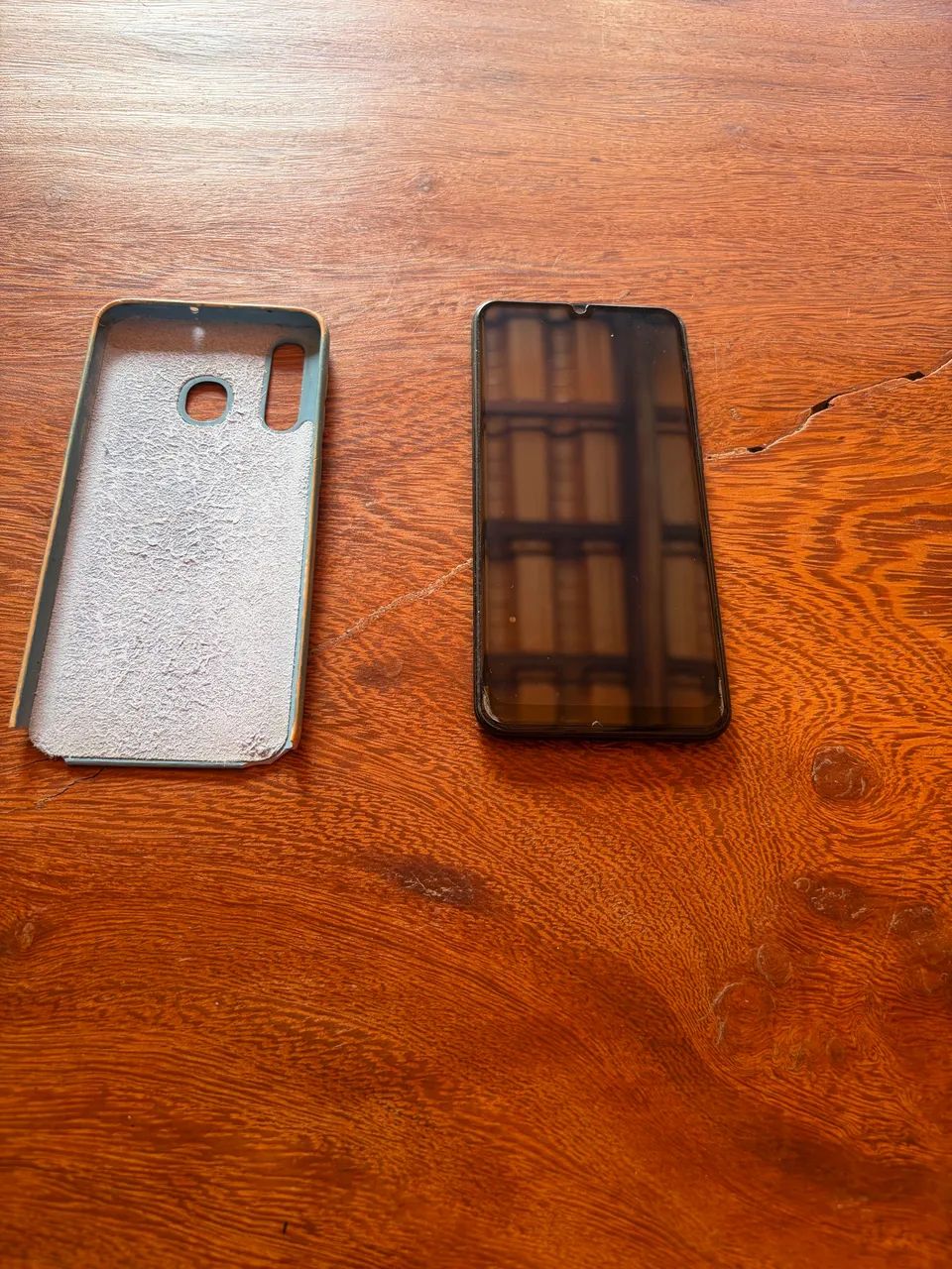 Samsung A20 - Foto 2