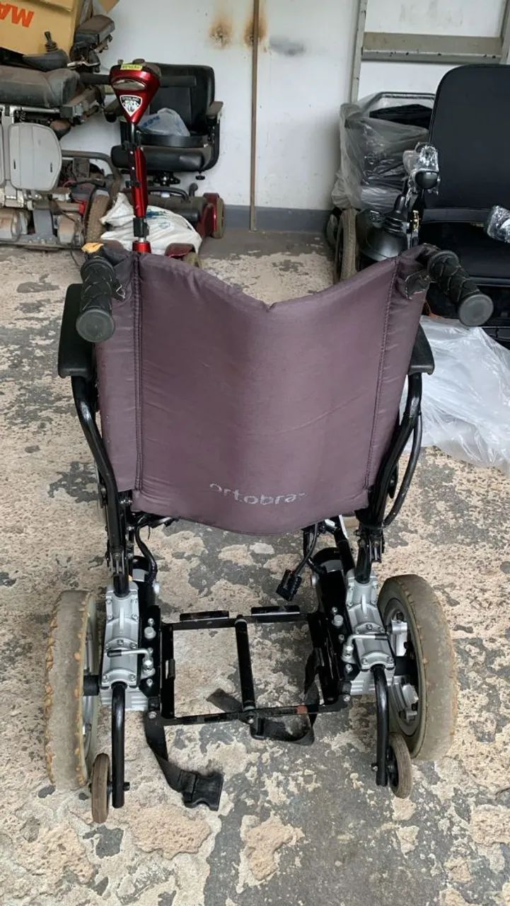 Cadeira de rodas motorizada 
