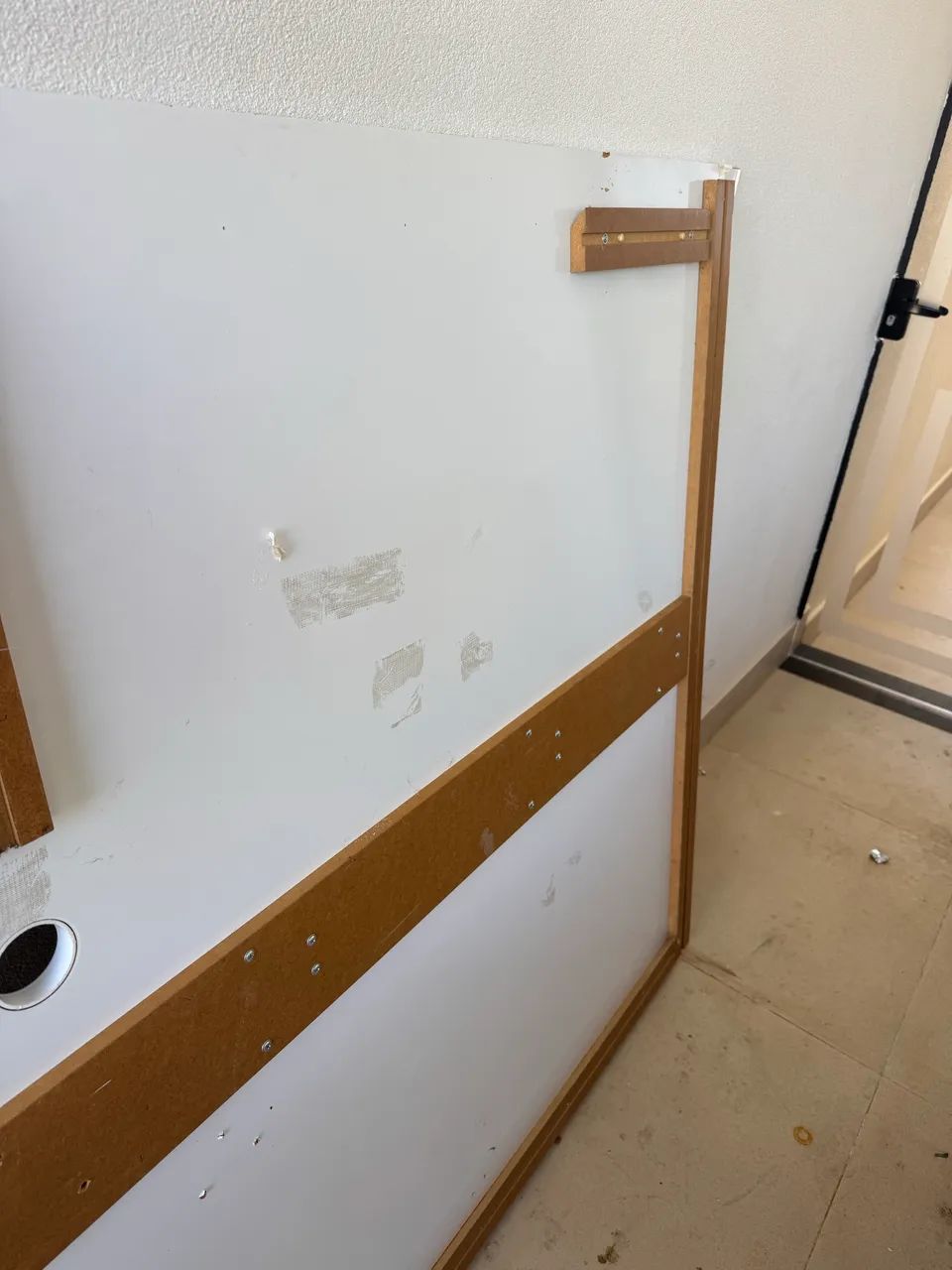 Vendo painel de Tv ótimo madeira maciça  - Foto 2