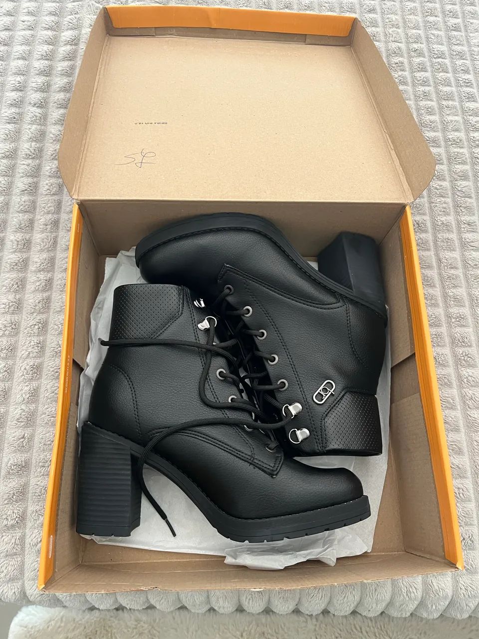 Tênis e bota - Foto 5