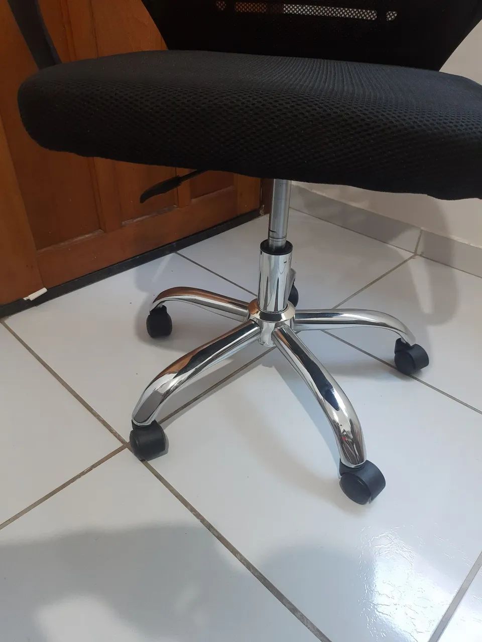 Cadeira de Escritório Nova - Foto 4