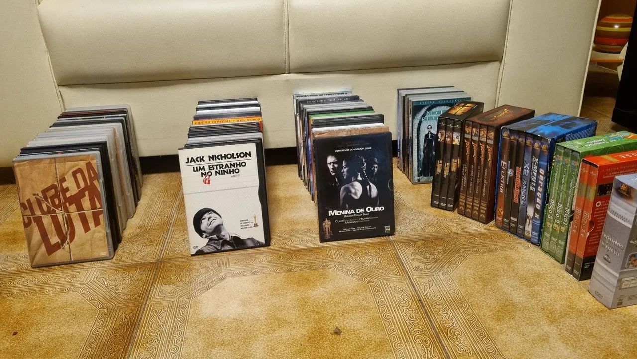 67 DVD diversos e 6 box