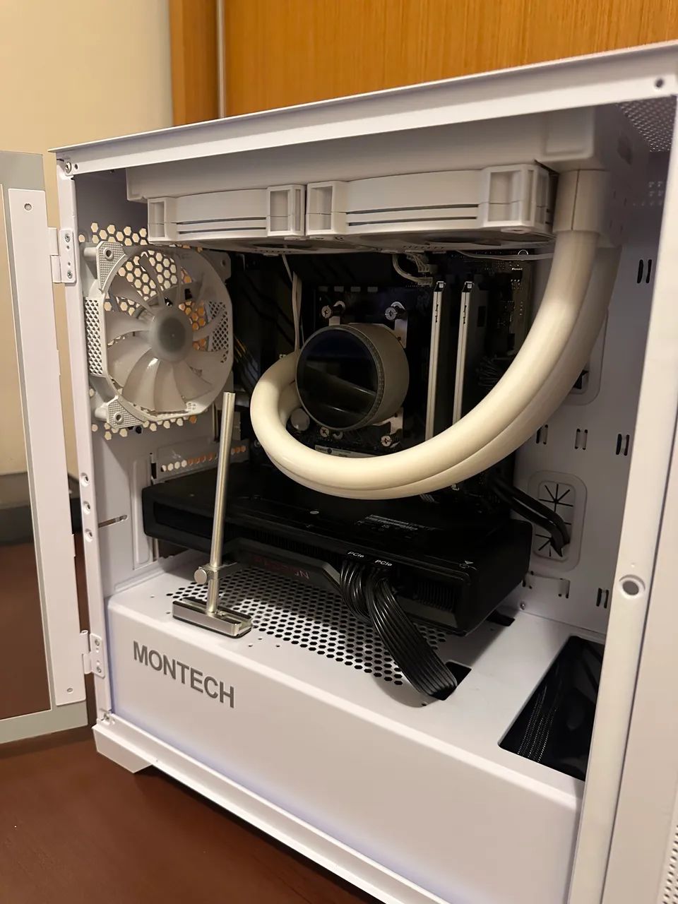 PC GAMER R5 5600, RX 6750XT 12gb, 32gb RAM
