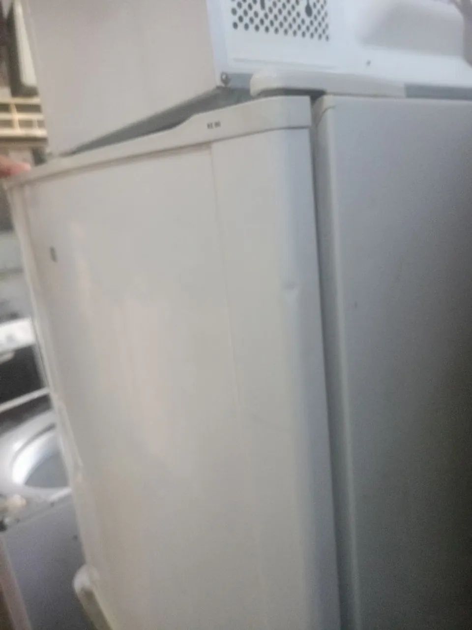 Frigobar Eletrolux 80 litros funcionando perfeitamente 127b - Foto 3