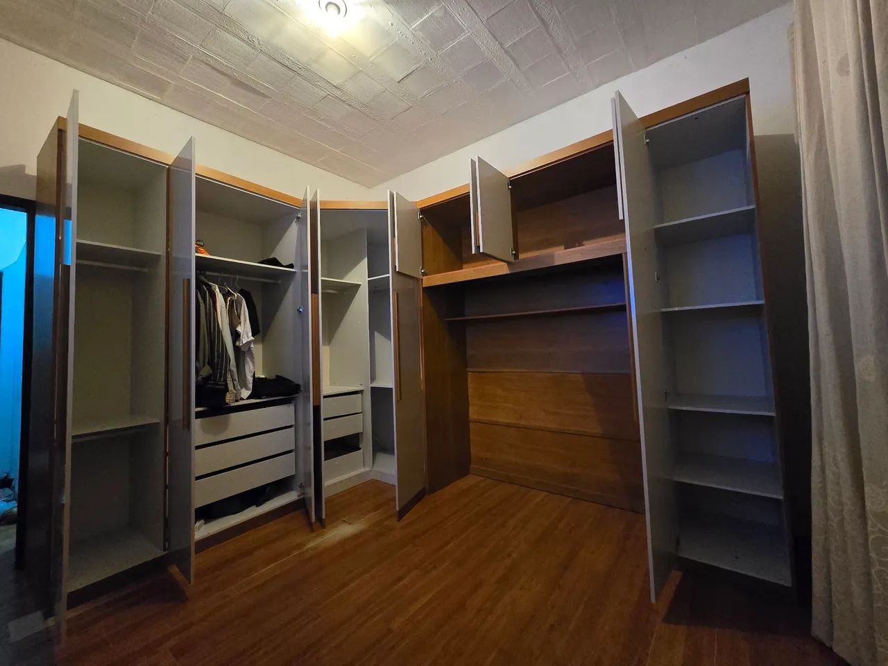 Guarda-roupa modulado com cômoda  - Foto 4