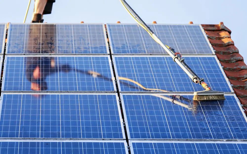 Limpeza de placas solares