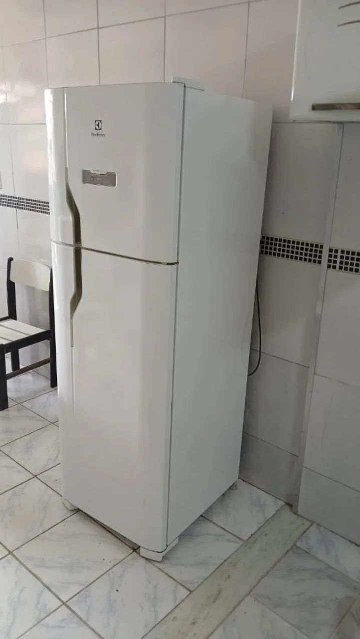 Geladeira dúplex semi nova