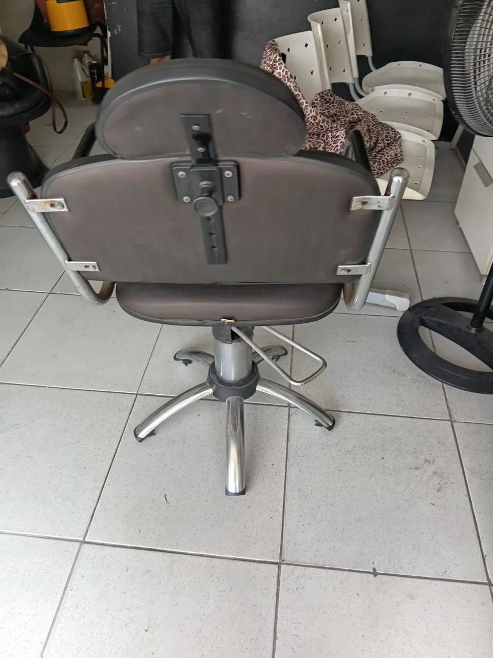 VENDO CADEIRA  DE SALÃO HIDRÁULICA  - Foto 4