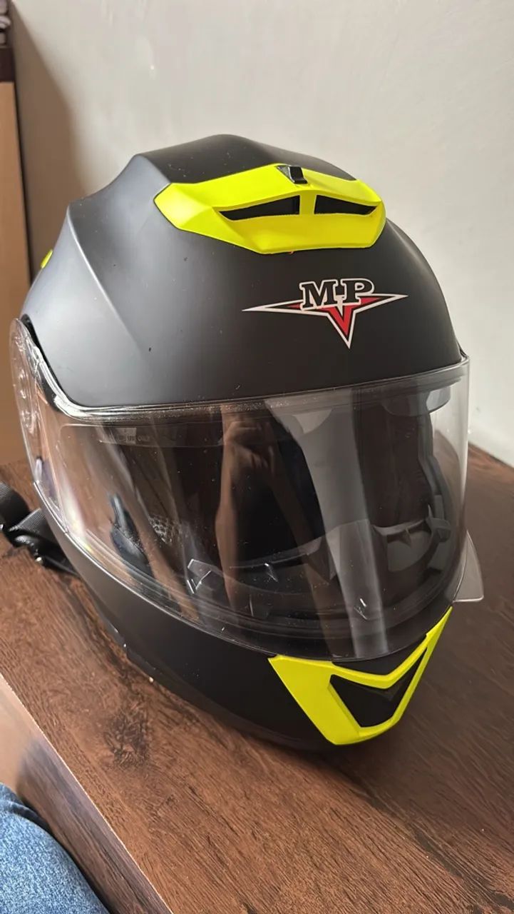 Capacete escamoteável com óculos de escuro. Nunca usado!
