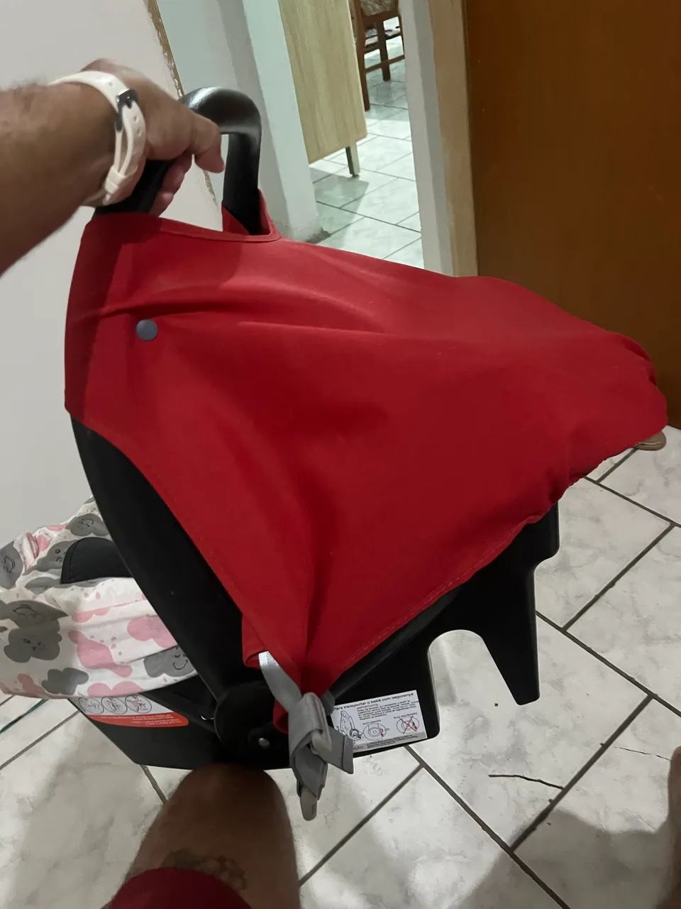 Bebê conforto semi novo 