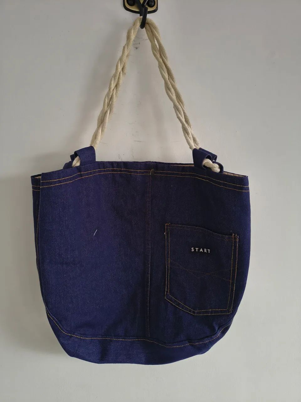 Bolsa de Ombro em Jeans com Fecho em Botão - Foto 3