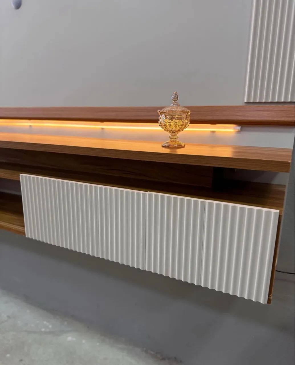 Painel NT1370 com Portas Deslizantes e Detalhe Canelado p/ TV até 75? - Entrega Imediata - Foto 3