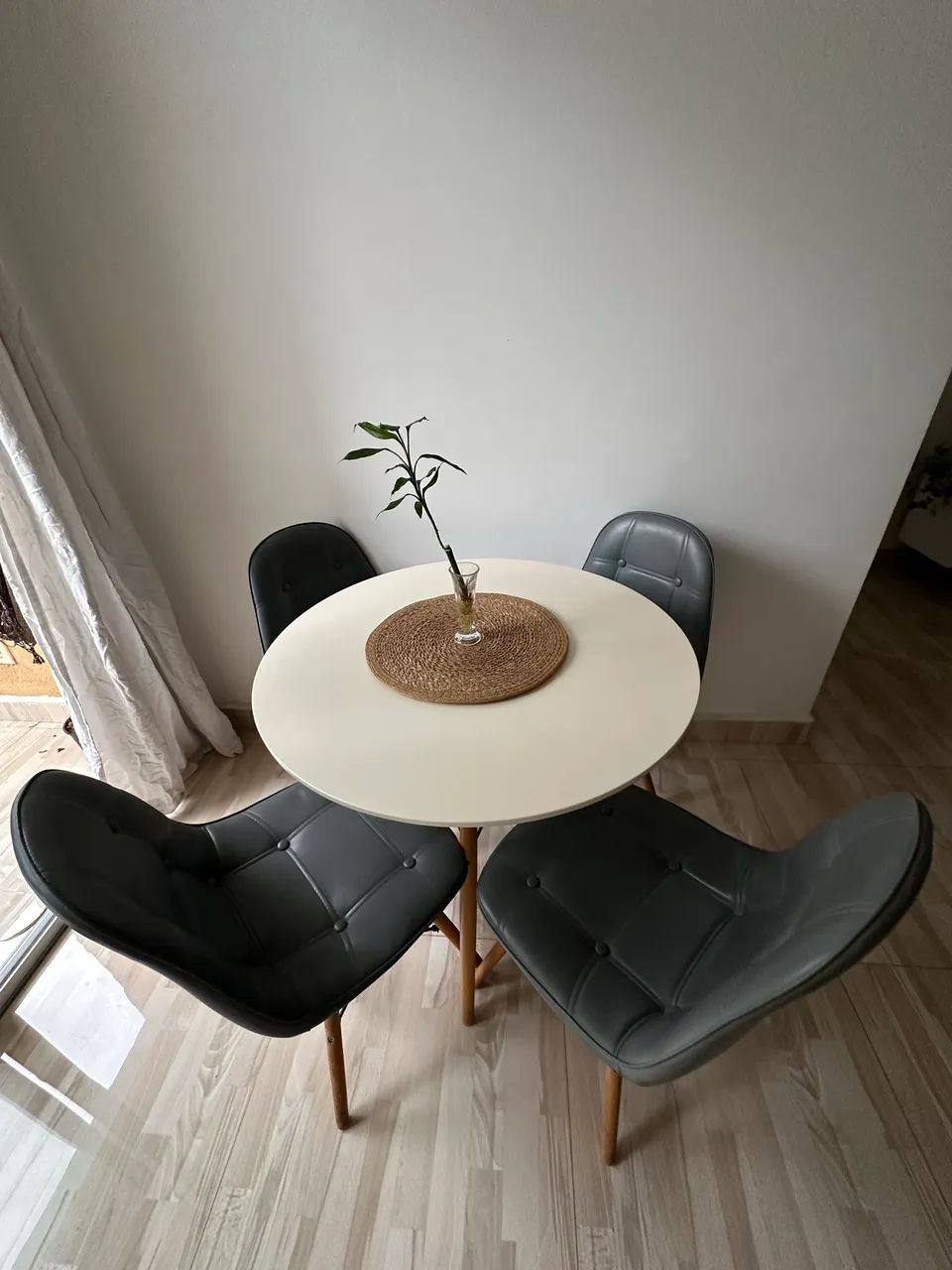 Kit mesa 80cm + 4 cadeiras 