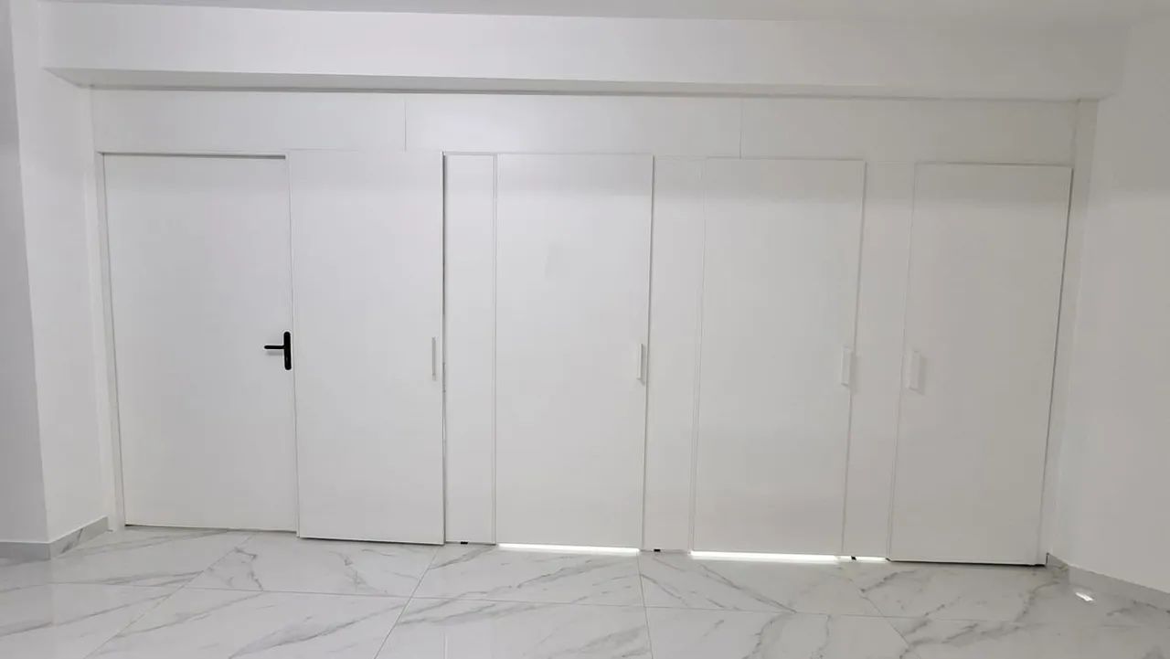 Provador de roupas mdf com 4 repartição e porta