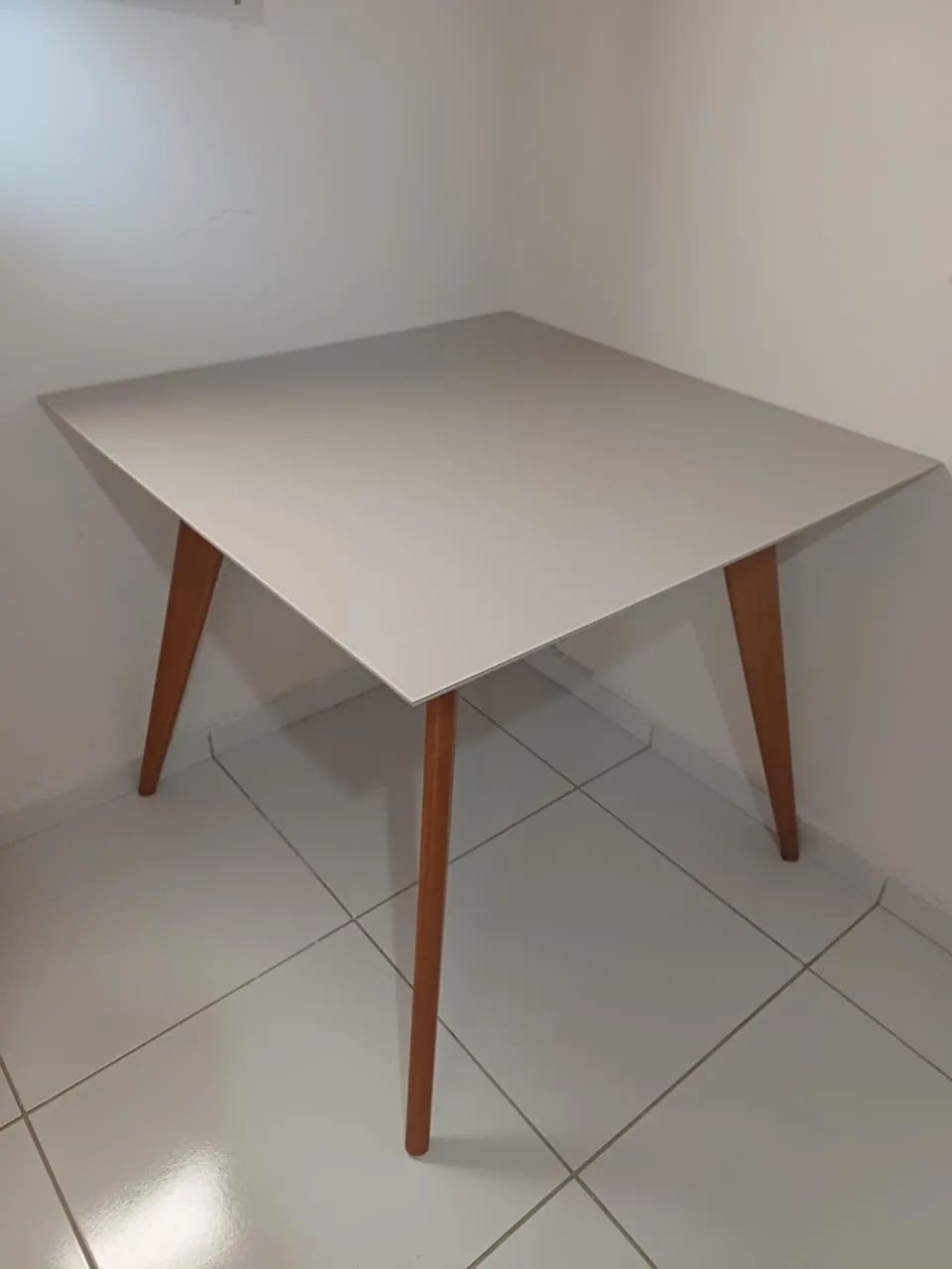 Mesa quadrada com tampa de vidro 90x90cm - Foto 2