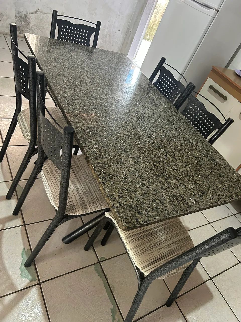 Mesa de mármore com 6 cadeiras 
