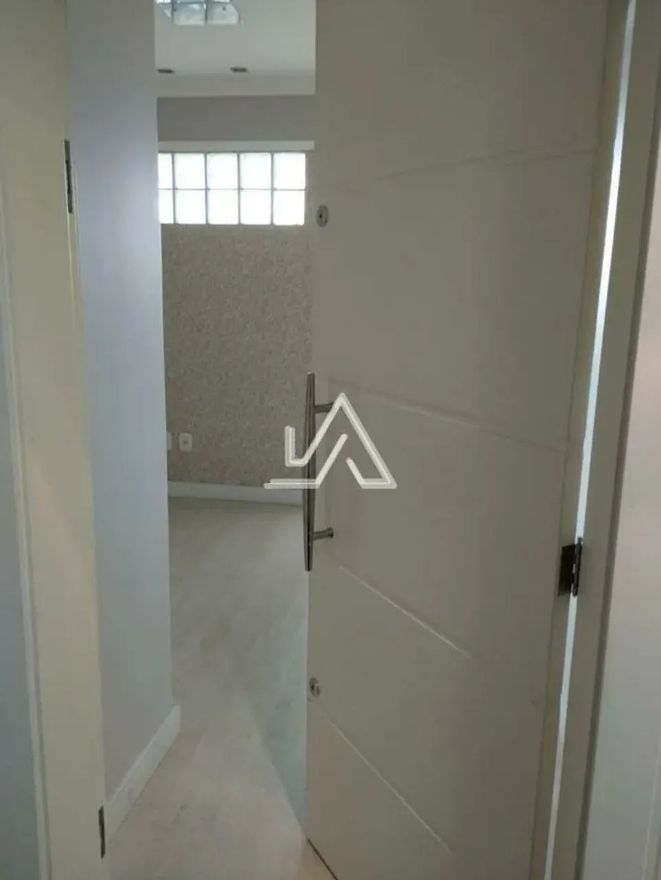 SALA COMERCIAL AÉREA ED. CENTAURO- COM 2 BANHEIROS E COZINHA MOBILIADA-SALA DE ESPERA E AR - Foto 3