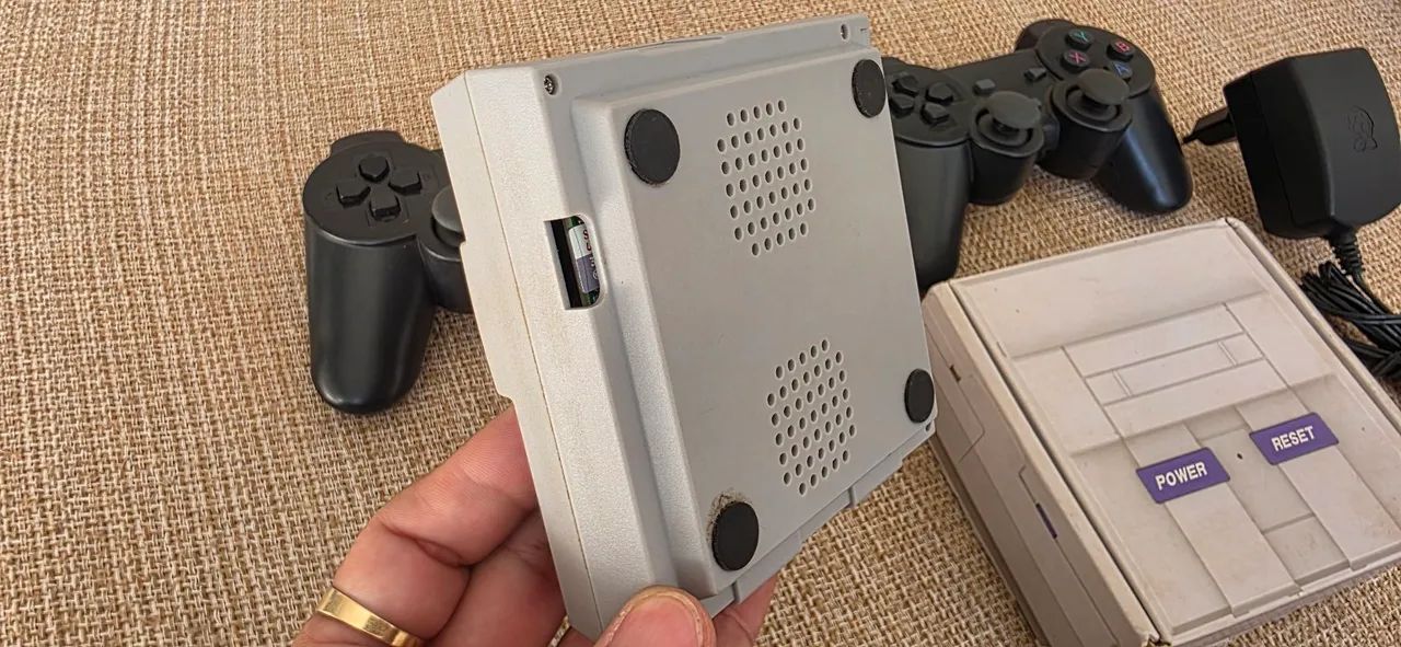 Raspberry Pi 3B com cartão cheio de jogos e case de SNES  - Foto 3