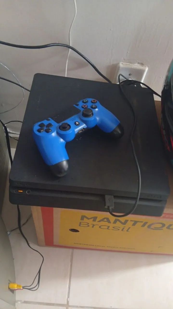 PS4 Slim 