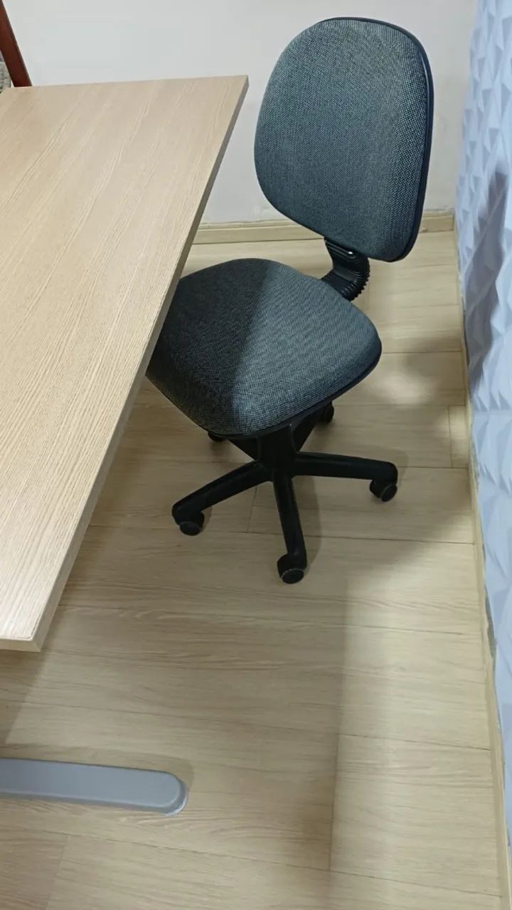 Mesa de escritório com cadeira - Foto 3