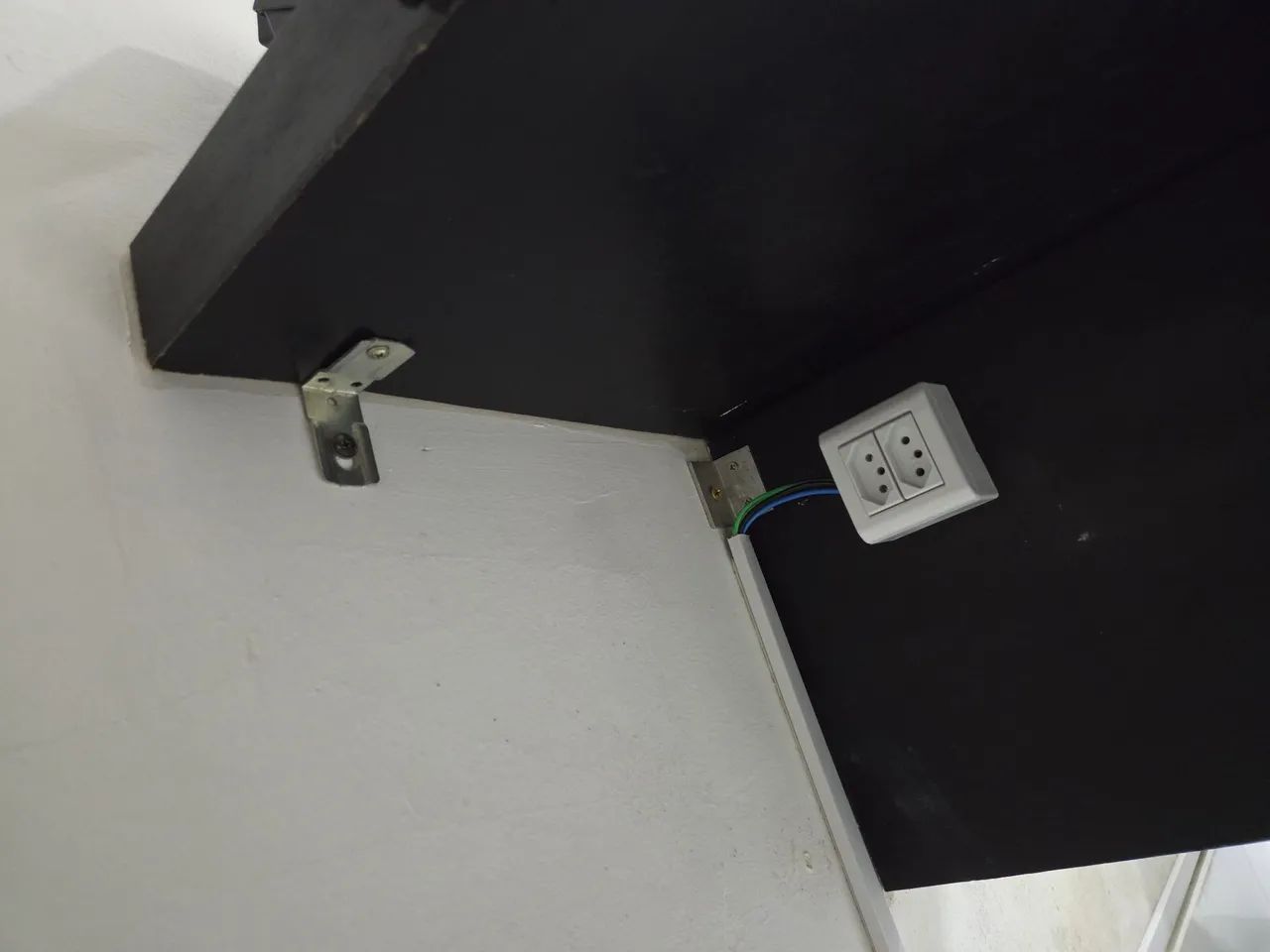 Mesa preta fixa na parede - Foto 4