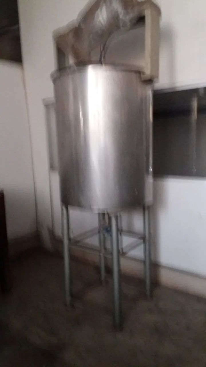 Vendo máquinas para Cosméticos e também para outras utilização. 