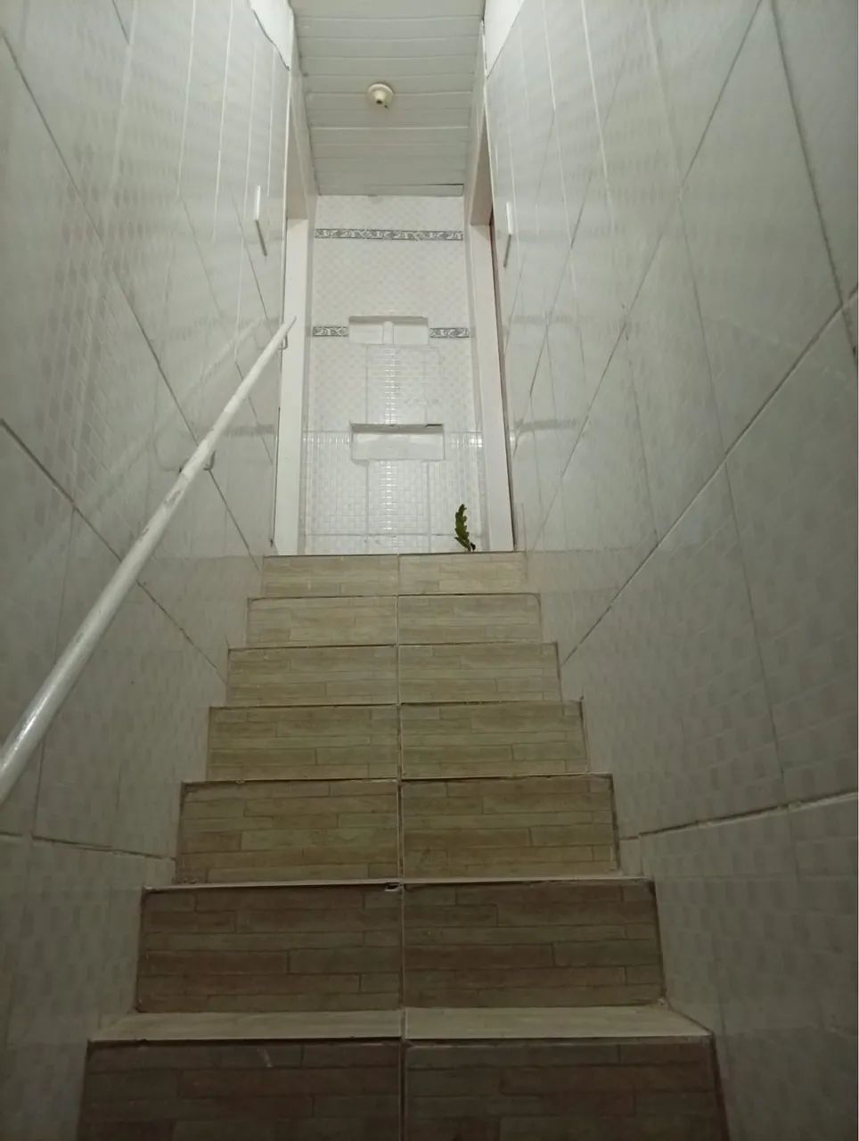 Aluguel apartamento terceiro andar dois quartos - Foto 4
