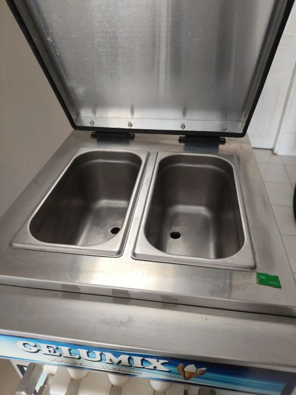 MAQUINA DE SORVETE SOFT/EXPRESSO SUPER CONSERVADA E POUCO USO  - Foto 3