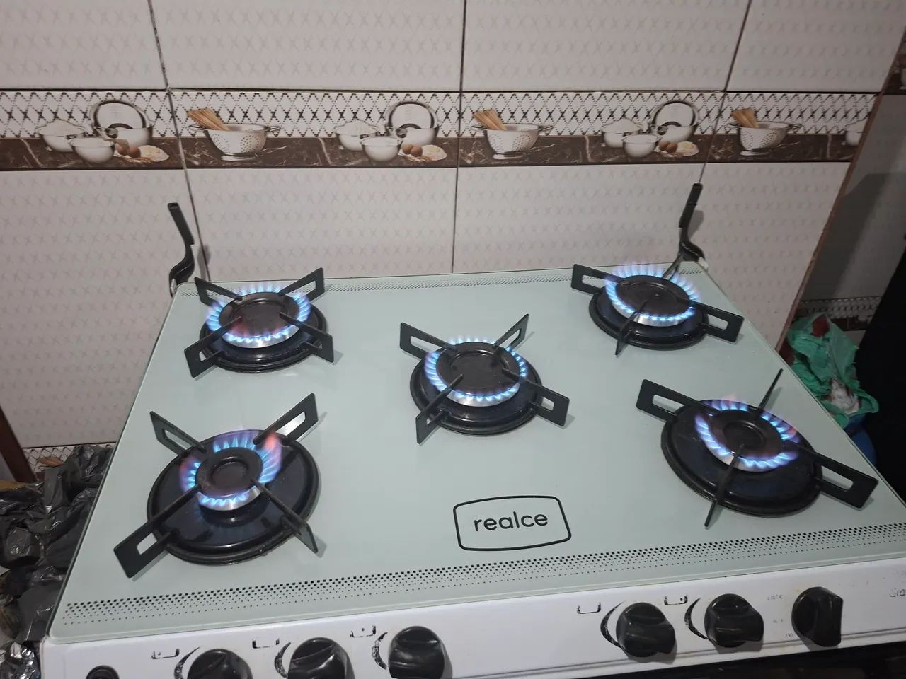 Fogão de 5 bocas marca realce