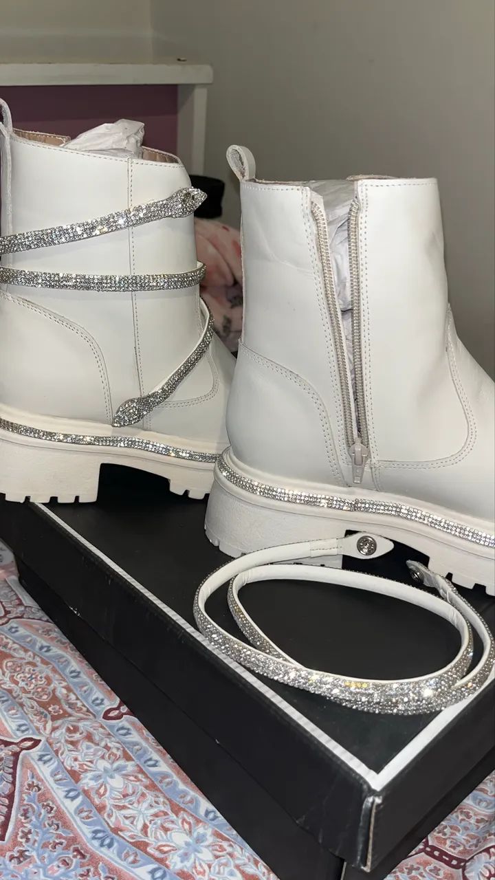 Coturno Feminino Tratorado Branco Gelo