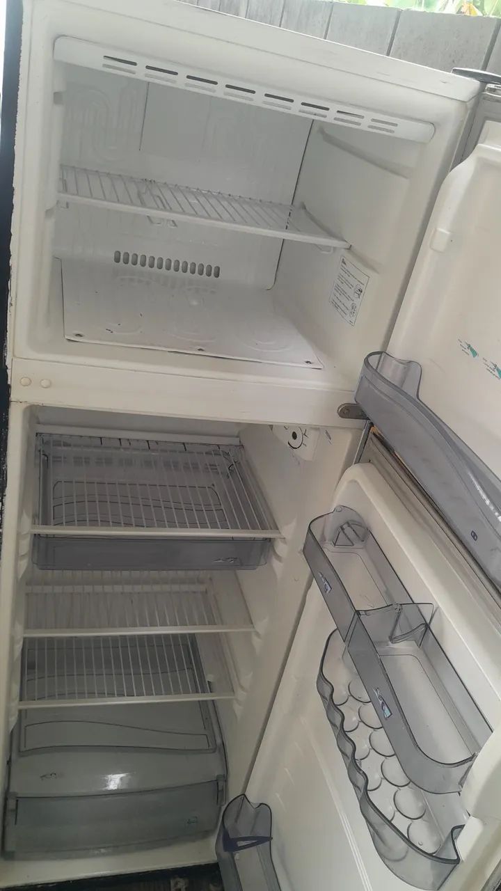 Geladeira consul 340 litros. Funcionando perfeitamente  - Foto 2