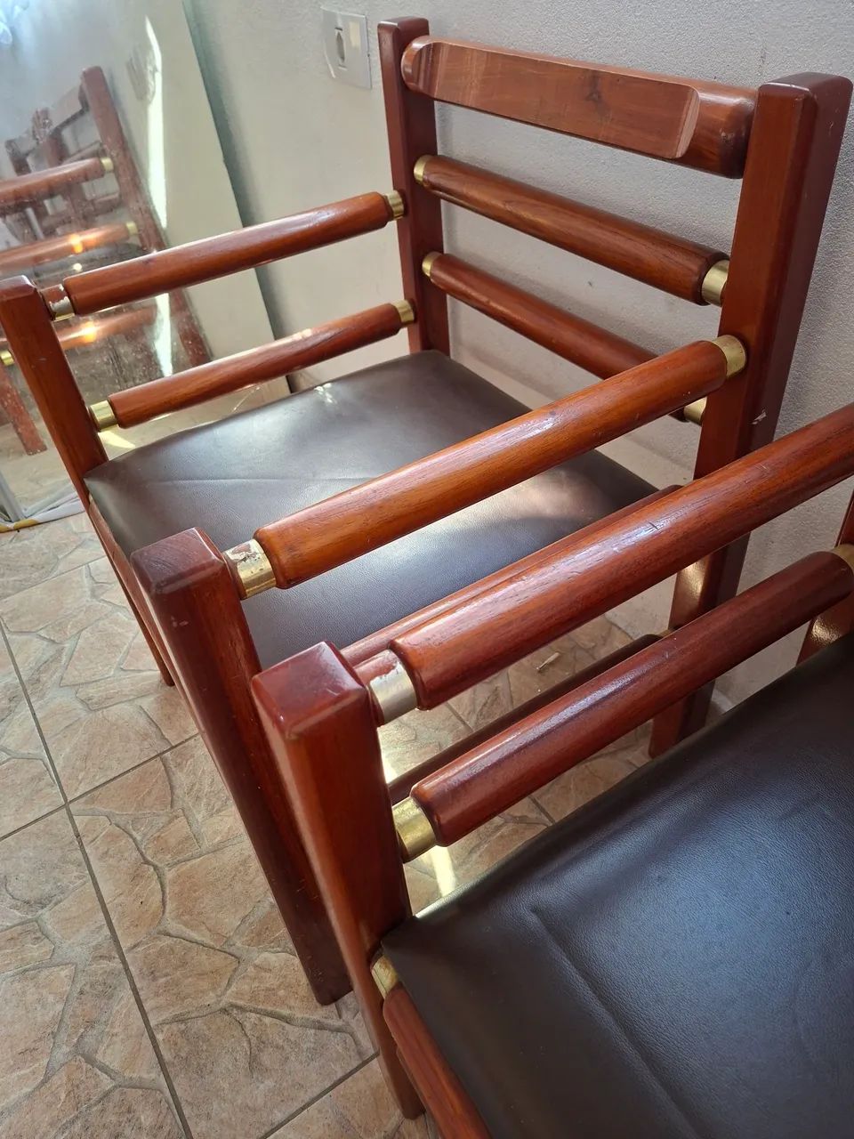 Par de poltronas para sala de visitas - Foto 3