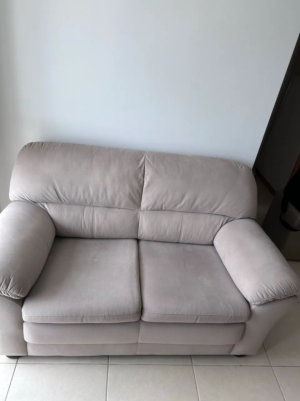 Sofá 2 lugares - bege claro - confortável - pouco uso  - Foto 3