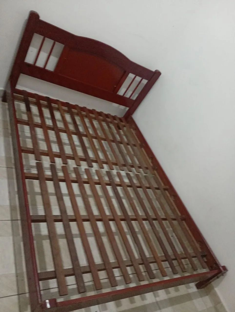Cama de casal de madeira com colchão - Foto 2