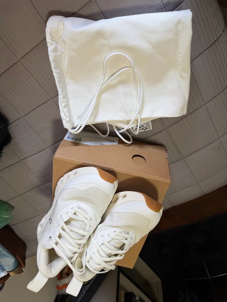 tênis on cloudtilt loewe branco - Foto 5